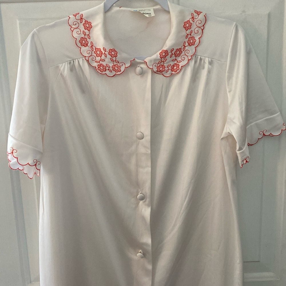 Vintage JC Penney Embroidered House Robe Dress Coat. Size Small